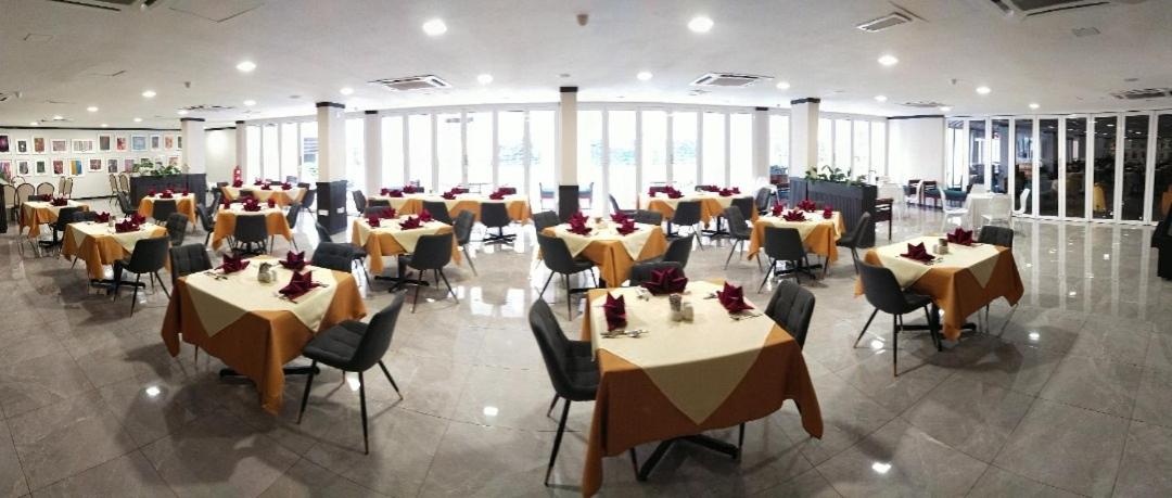 CHRISTEE SUITES 26/37