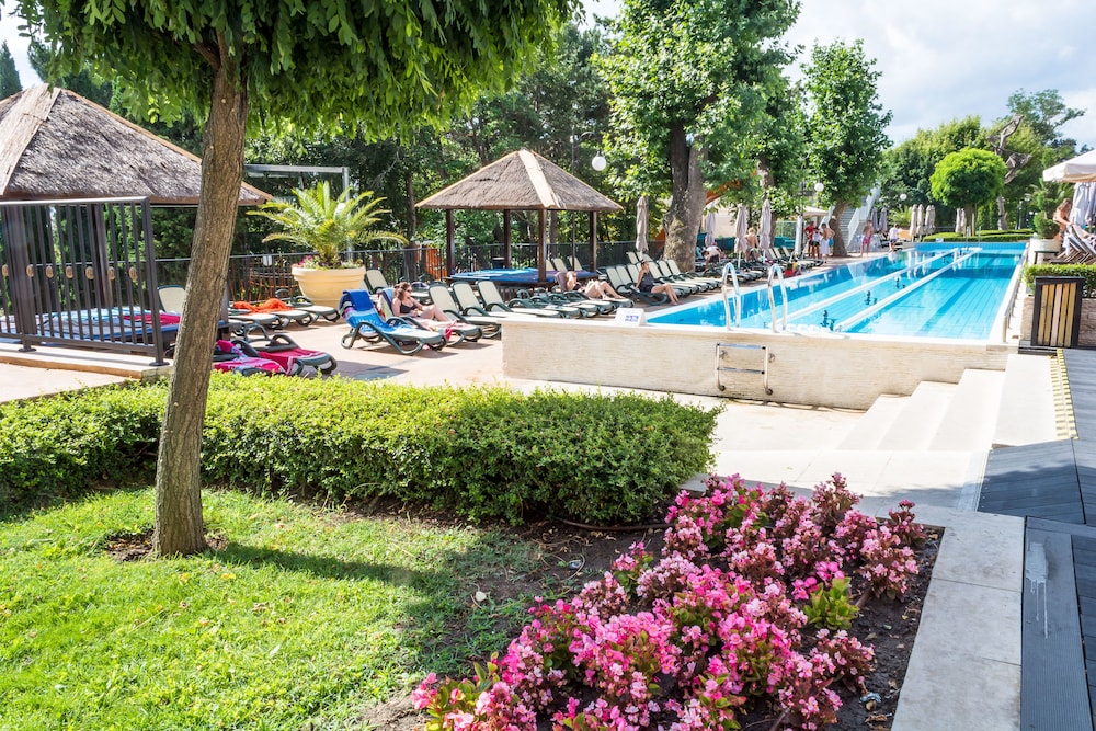 Melia Grand Hermitage 70/81