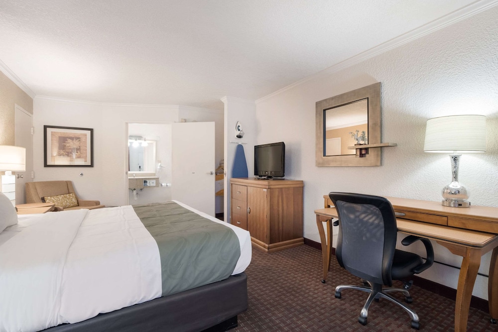 Quality Inn Suites Lake Havasu City 20/55