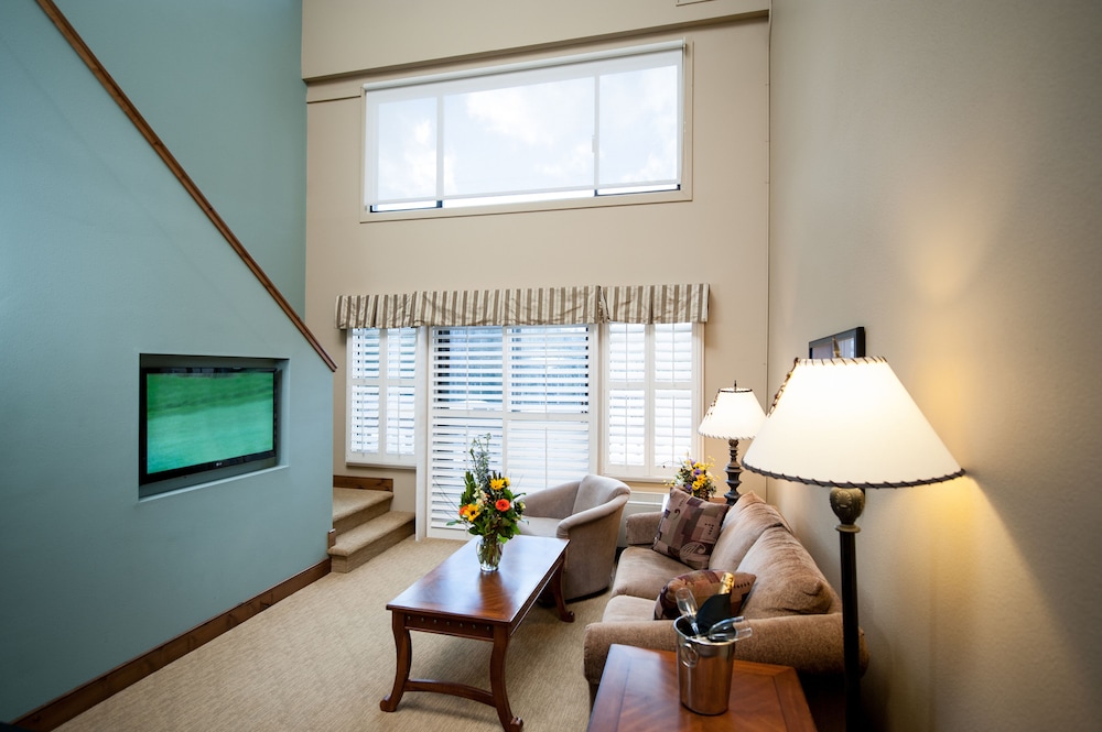 Grouse Mountain Lodge 34/62