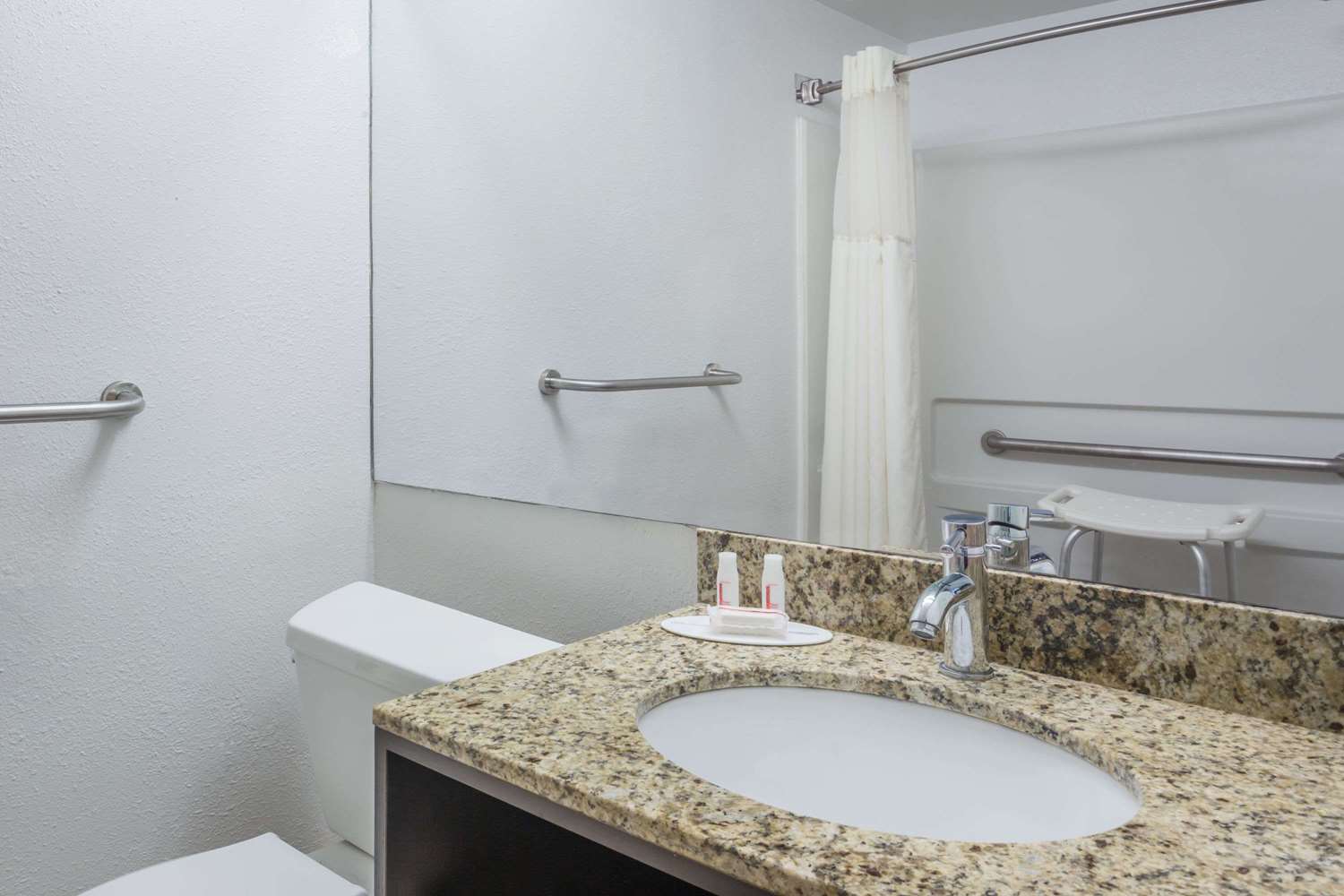 Travelodge By Wyndham Lakeland 55/55