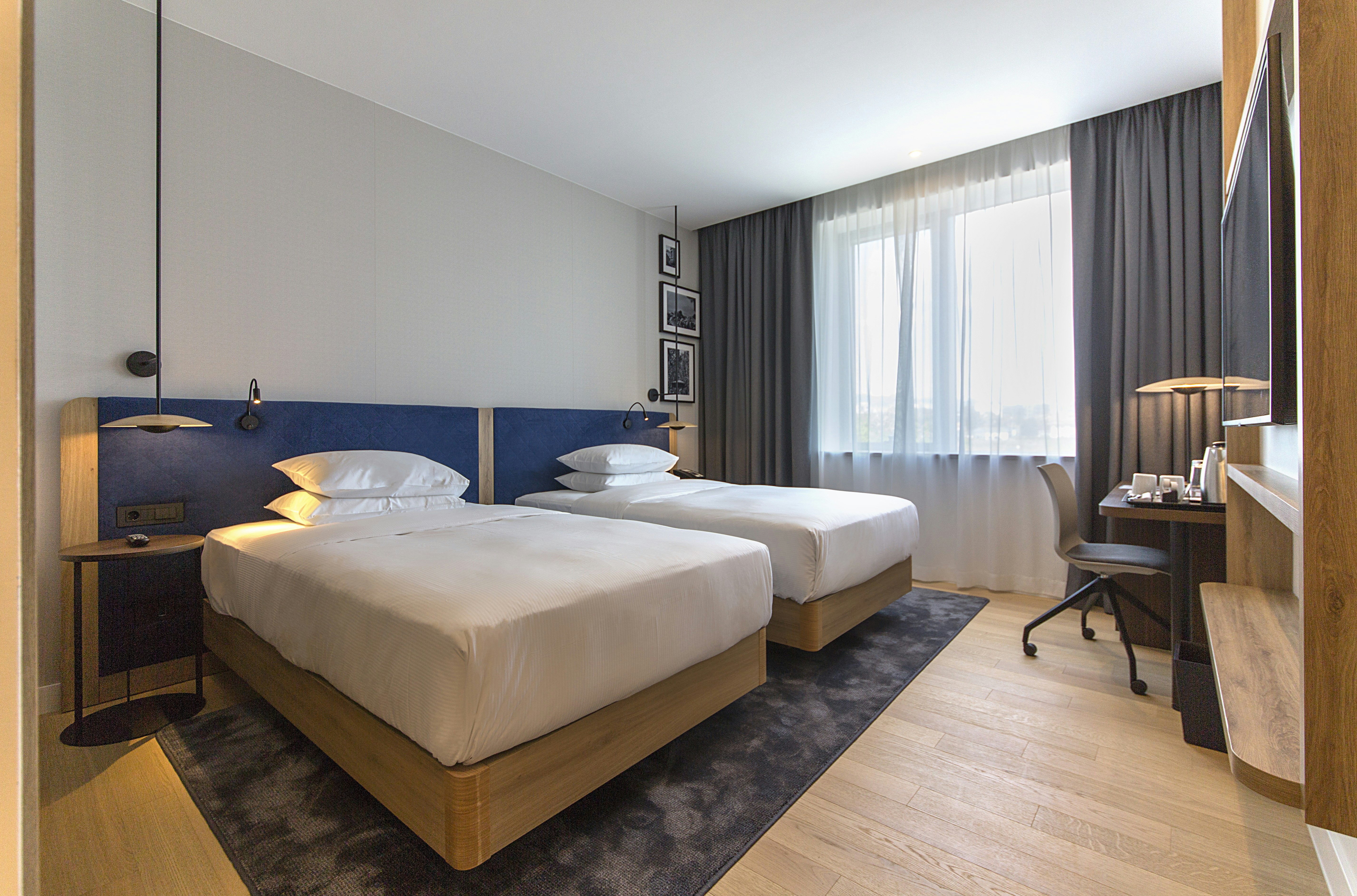 ROOM, TWIN BEDS
