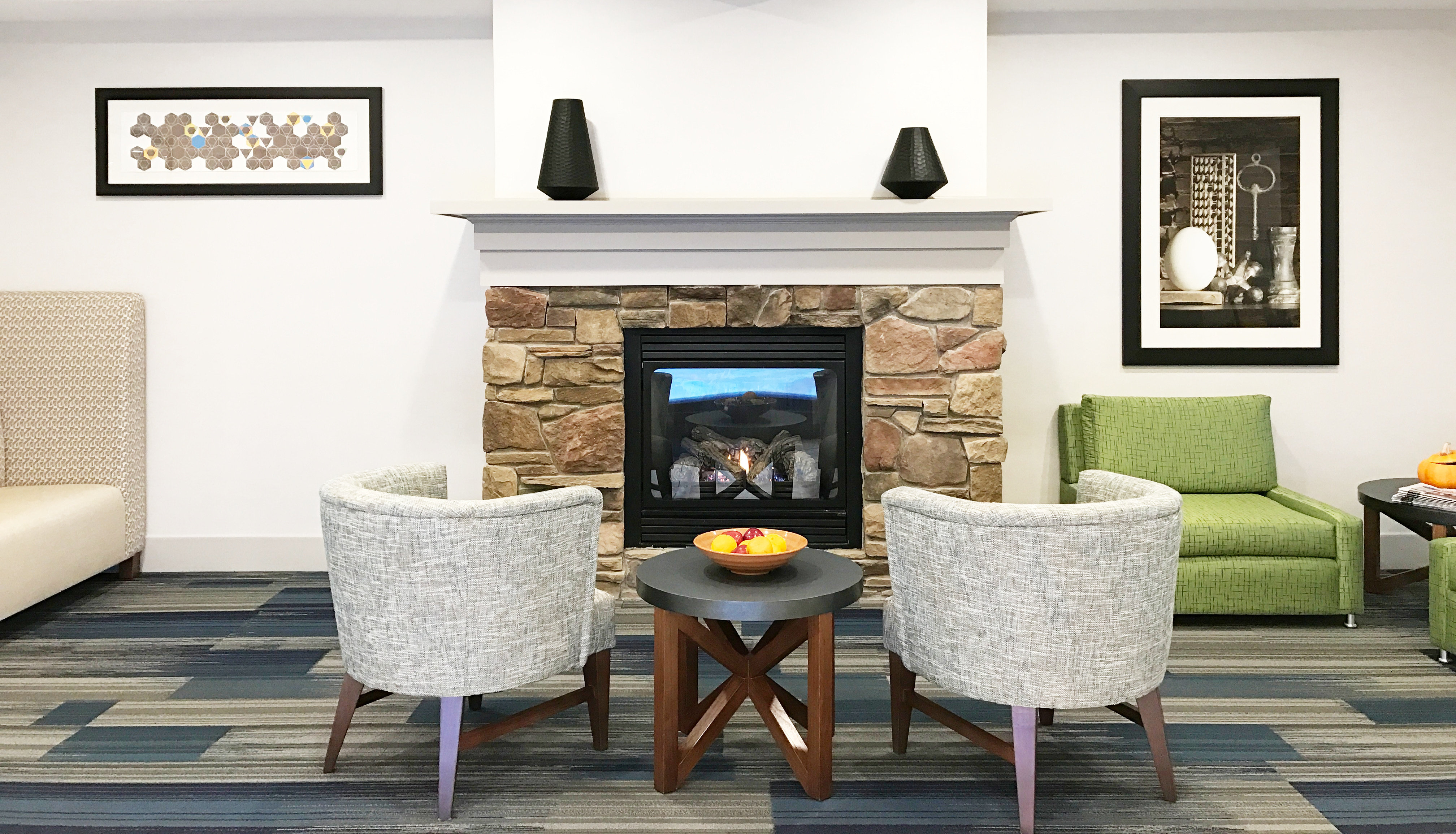 Holiday Inn Express Hotel Suites White River Junction 33/54