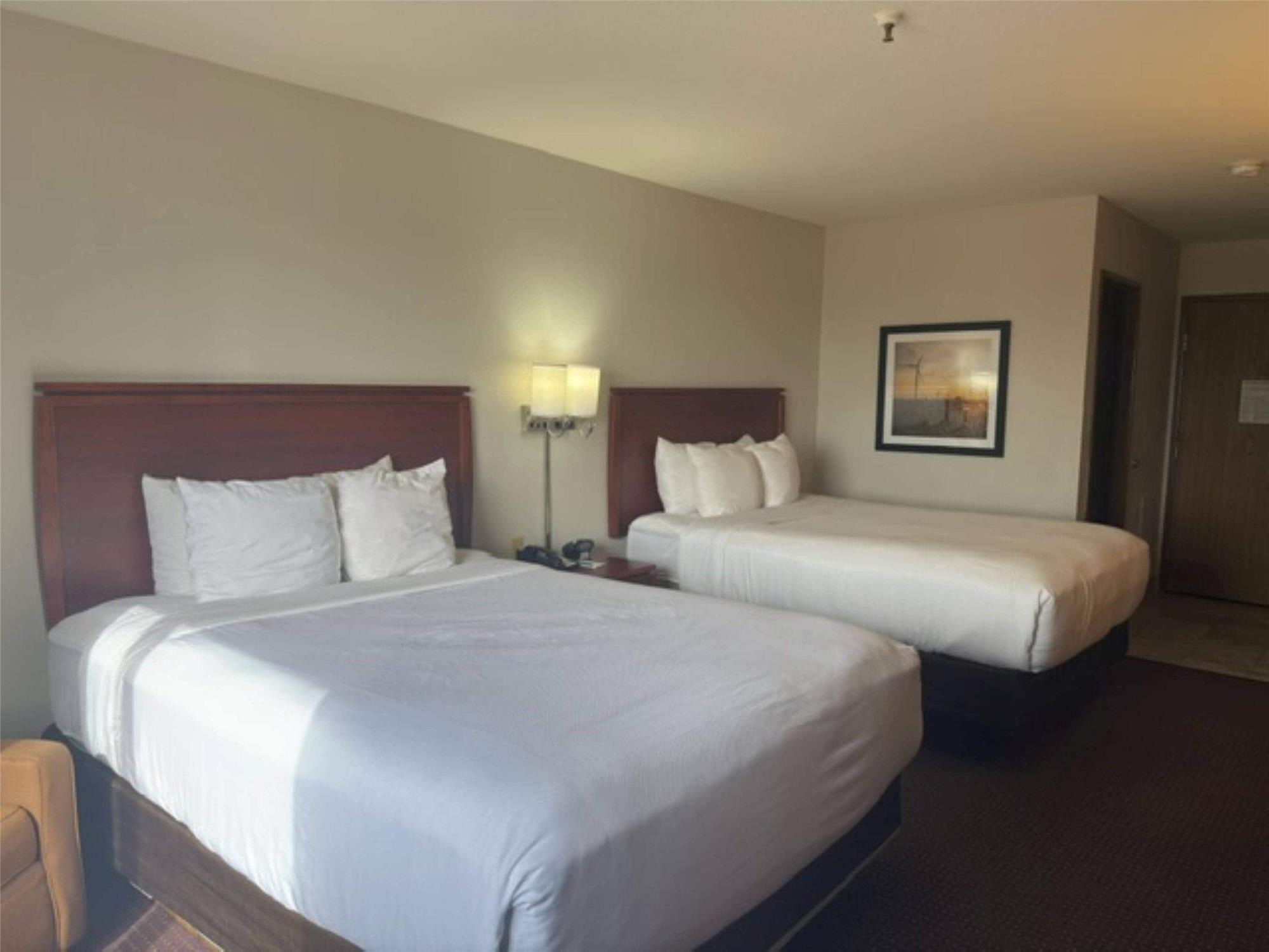 غرفة بسريرين كوين، Quality Inn & Suites Colby, KS 3/6