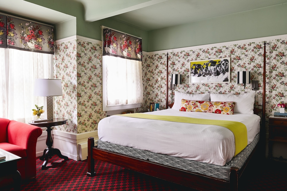 DELUXE, QUEEN BED