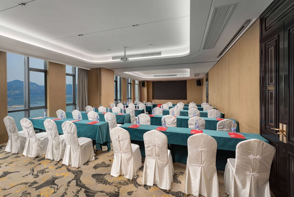 Ramada by Wyndham Yichang Riverside 22/24