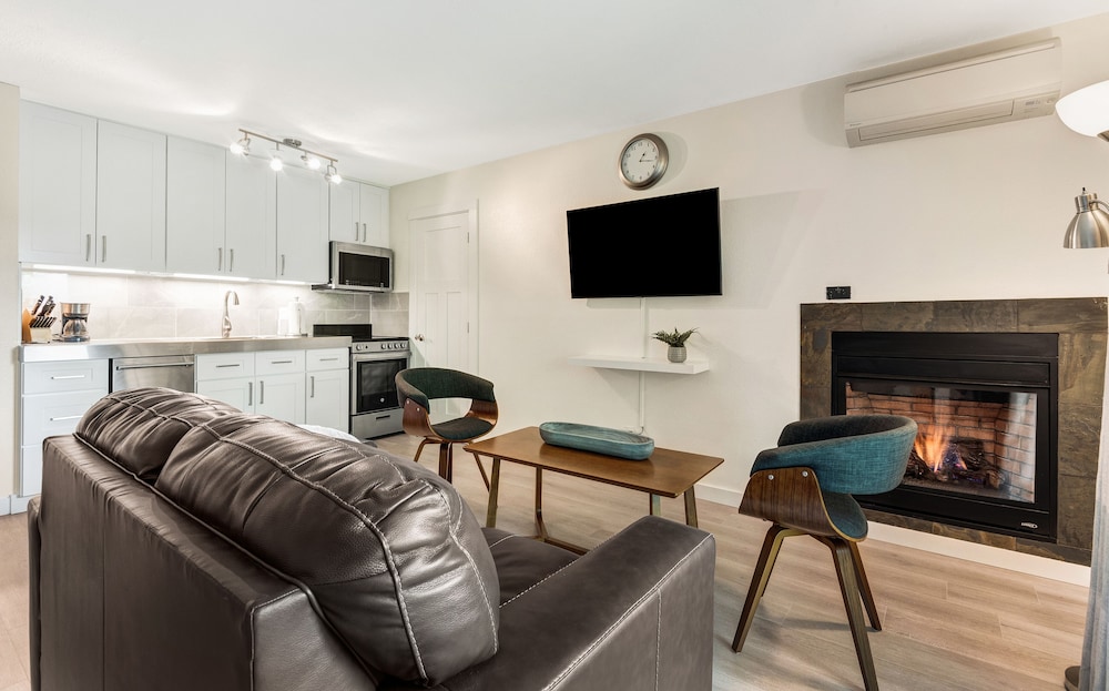 Bend Riverside Inn &amp; Suites 34/51