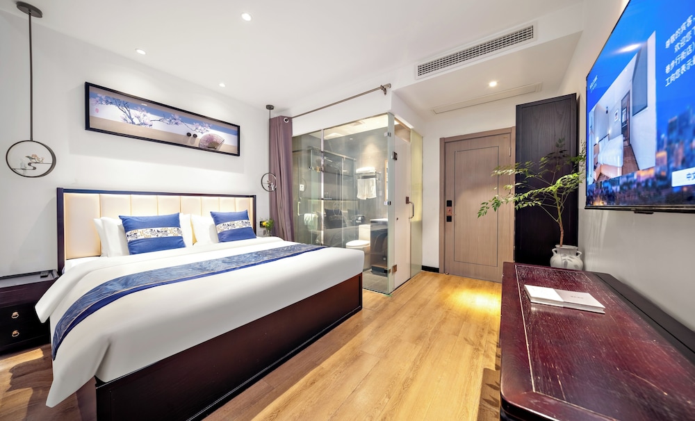 Garden, Deluxe, Queen Bed, Private Garden, Terrace