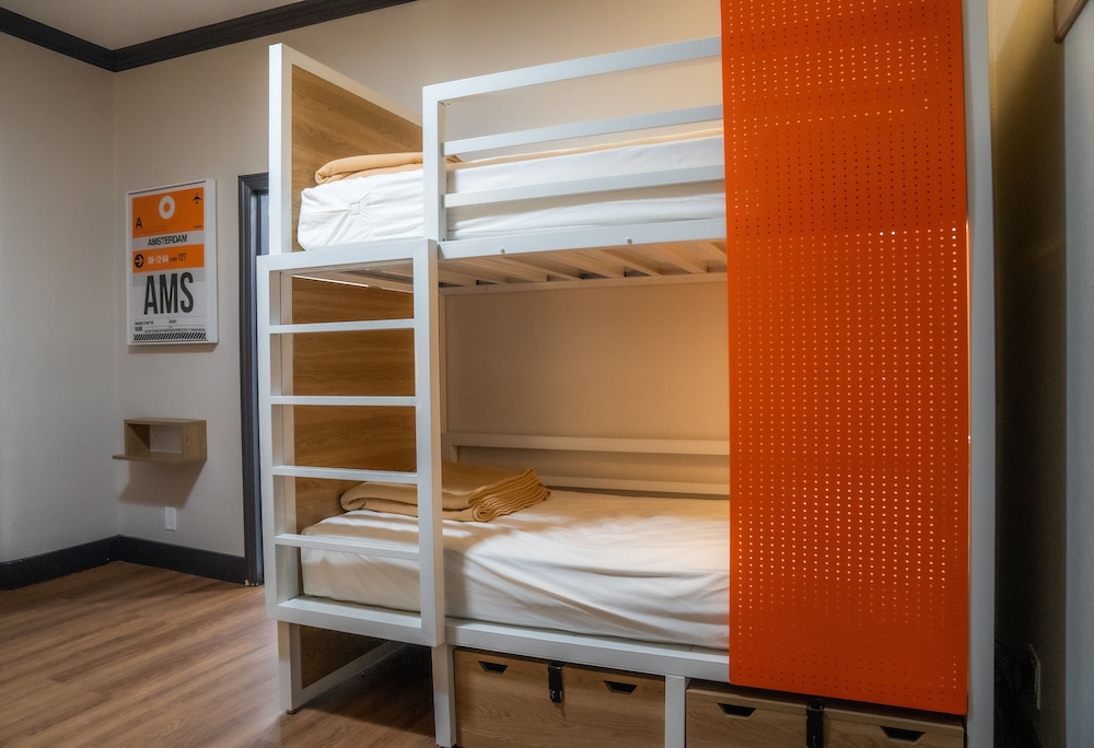 MIXED DORM, 4 BEDS, PRIVATE BATHROOM