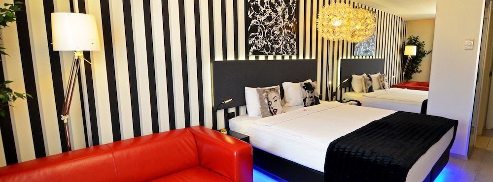 TEMPO FAIR SUITES 19/65