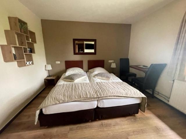 Hotel Kreutzer 2/21