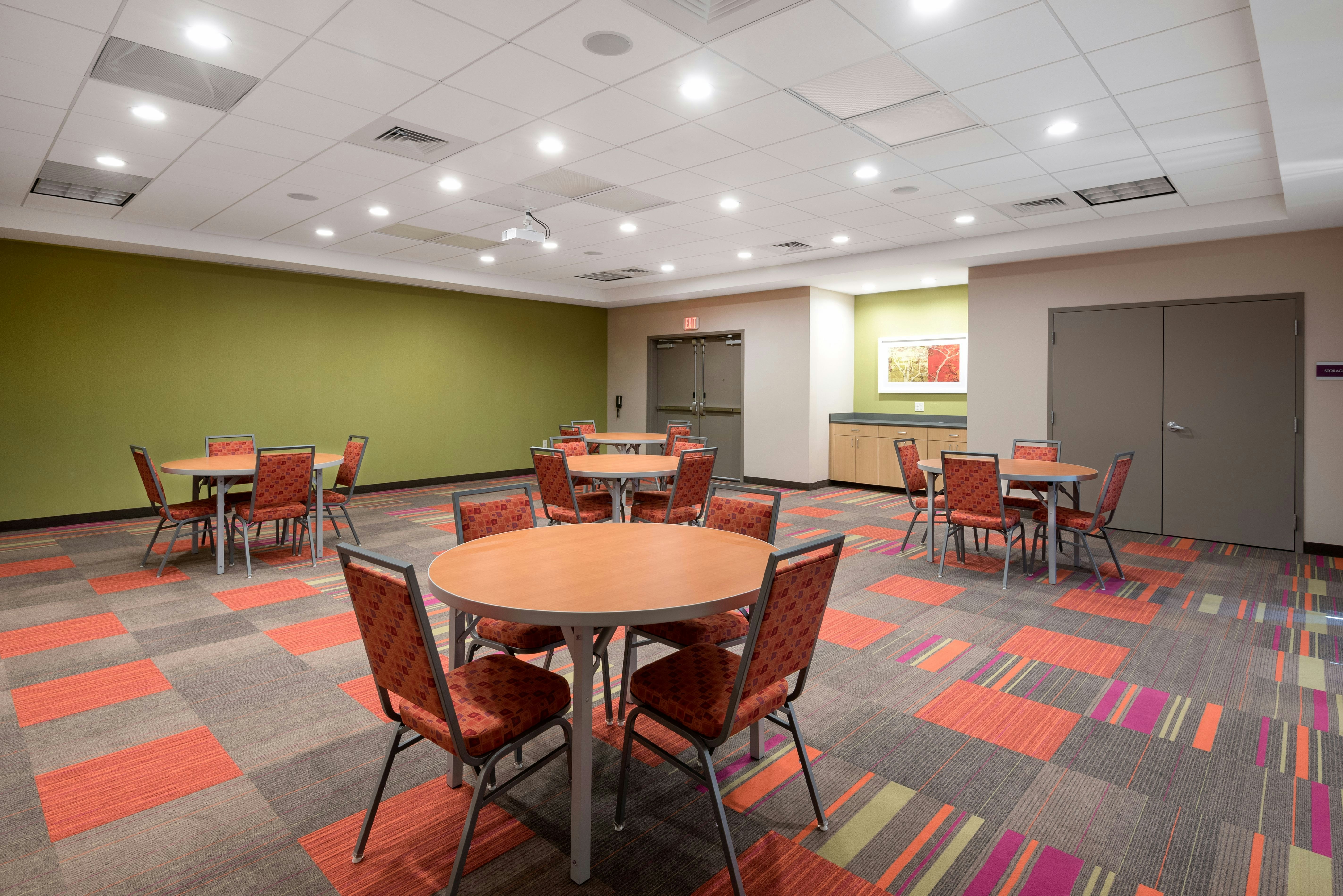 HOME2 SUITES BY HILTON CHARLOTTE UNIVERSITY RESEARCH PARK 18/22