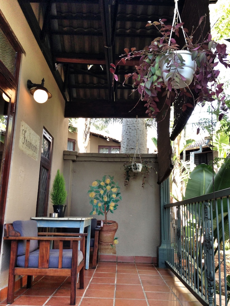 Waterhouse Guest Lodges 295 Indus Street 6/50