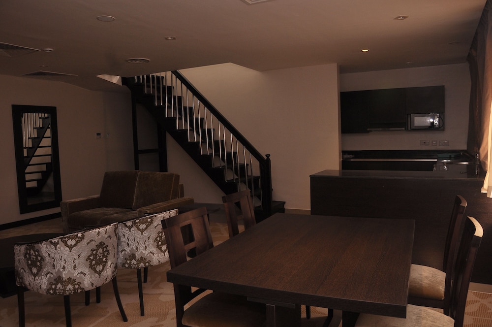 Golden Tulip Oniru Suites 20/26