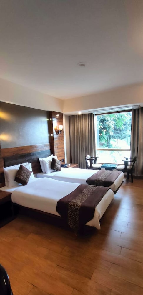 Golden Tulip Srinagar 18/48