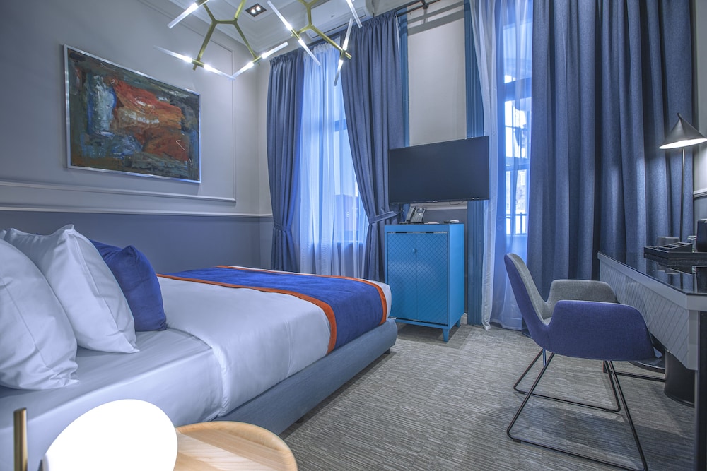 Heritage Hotel and Suites 15/39