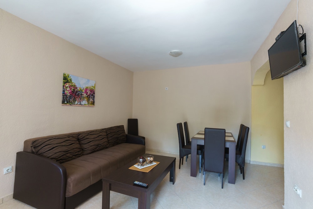 Apartments Lora 28/50