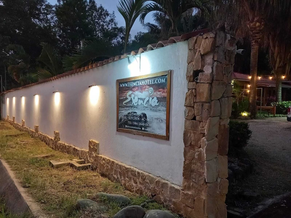 Esencia Hotel And Villas 10/65