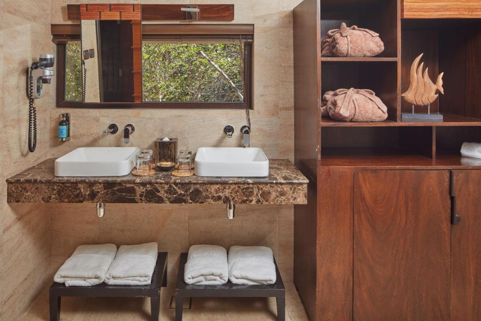 Hilltop Bungalow, Two Seasons Coron Island Resort 3/3