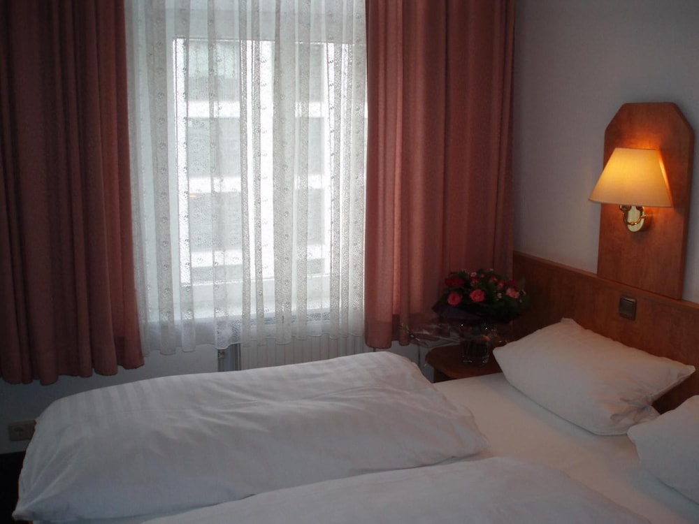 Steen S Hotel 11/36