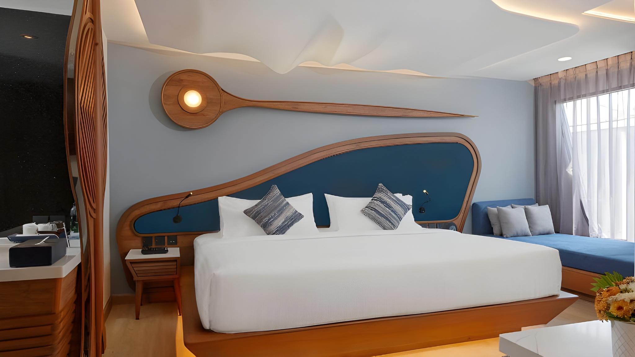 DELUXE ROOM