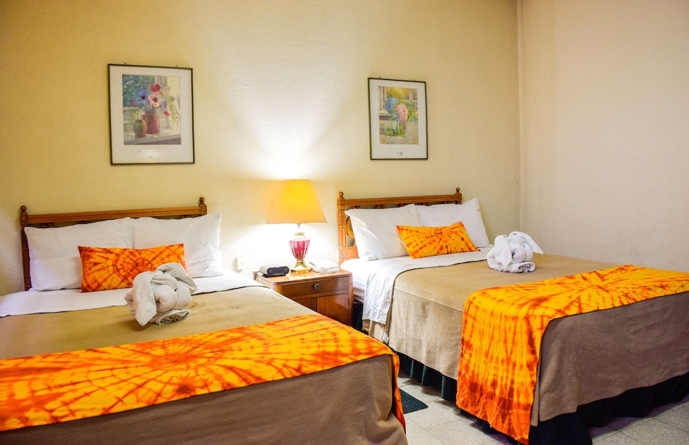 Eco Hotel Mariscal 11/59