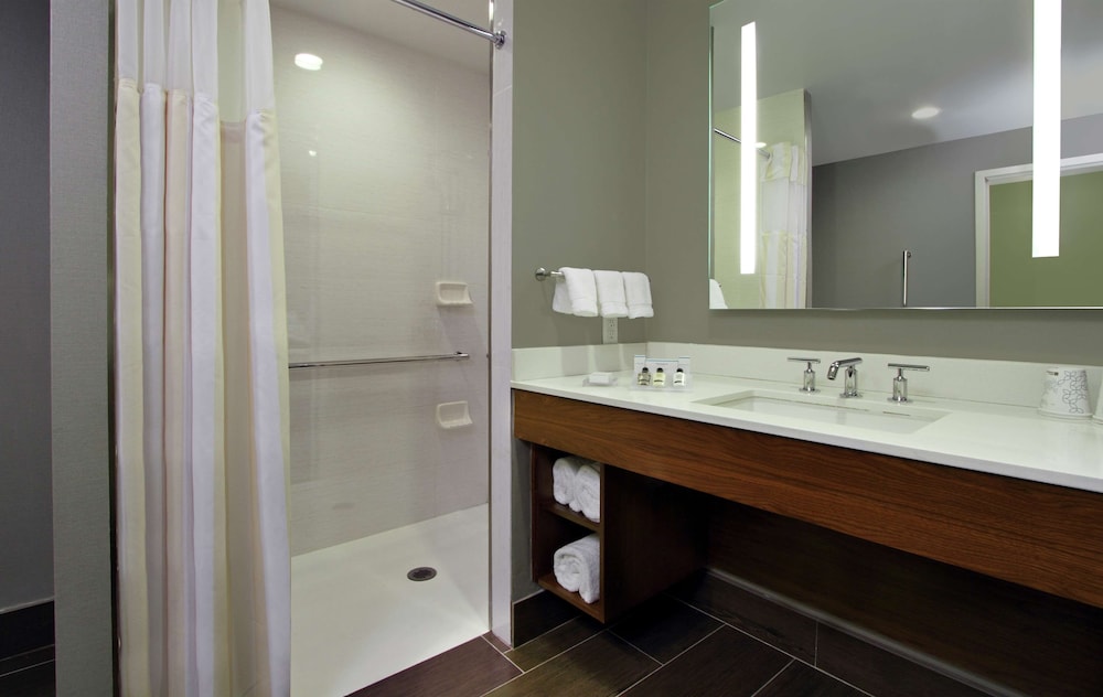 Hilton Garden Inn New York/Midtown Park Ave 13/51