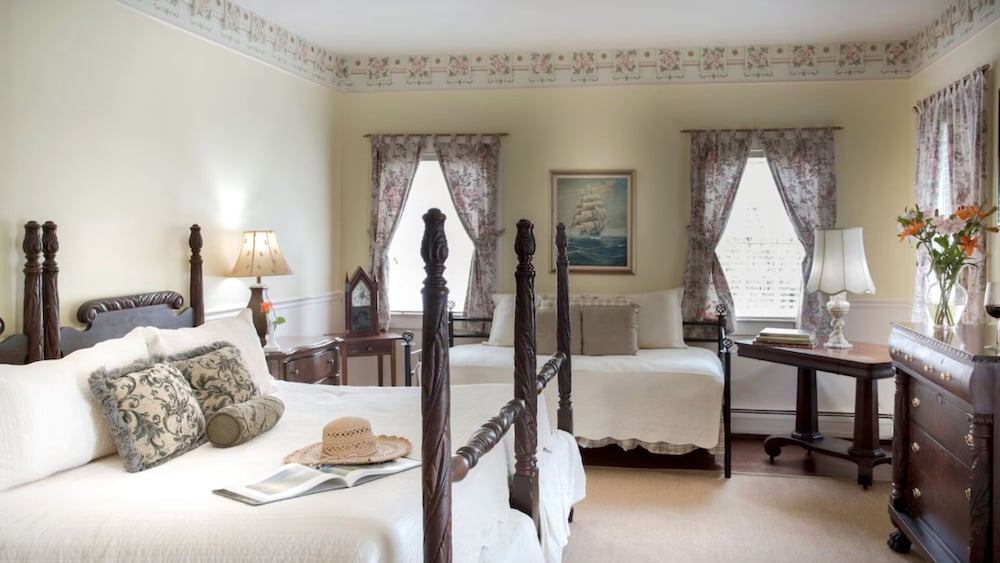 Carriage House, King Bed