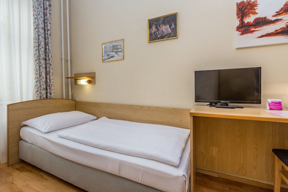 ROOM, TWIN BEDS