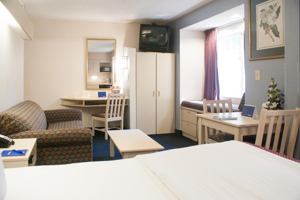 Hometown Inn Suites Jacksonville Butler Blvd Southpoint 9/39