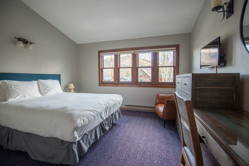 ELK MOUNTAIN LODGE 24/61