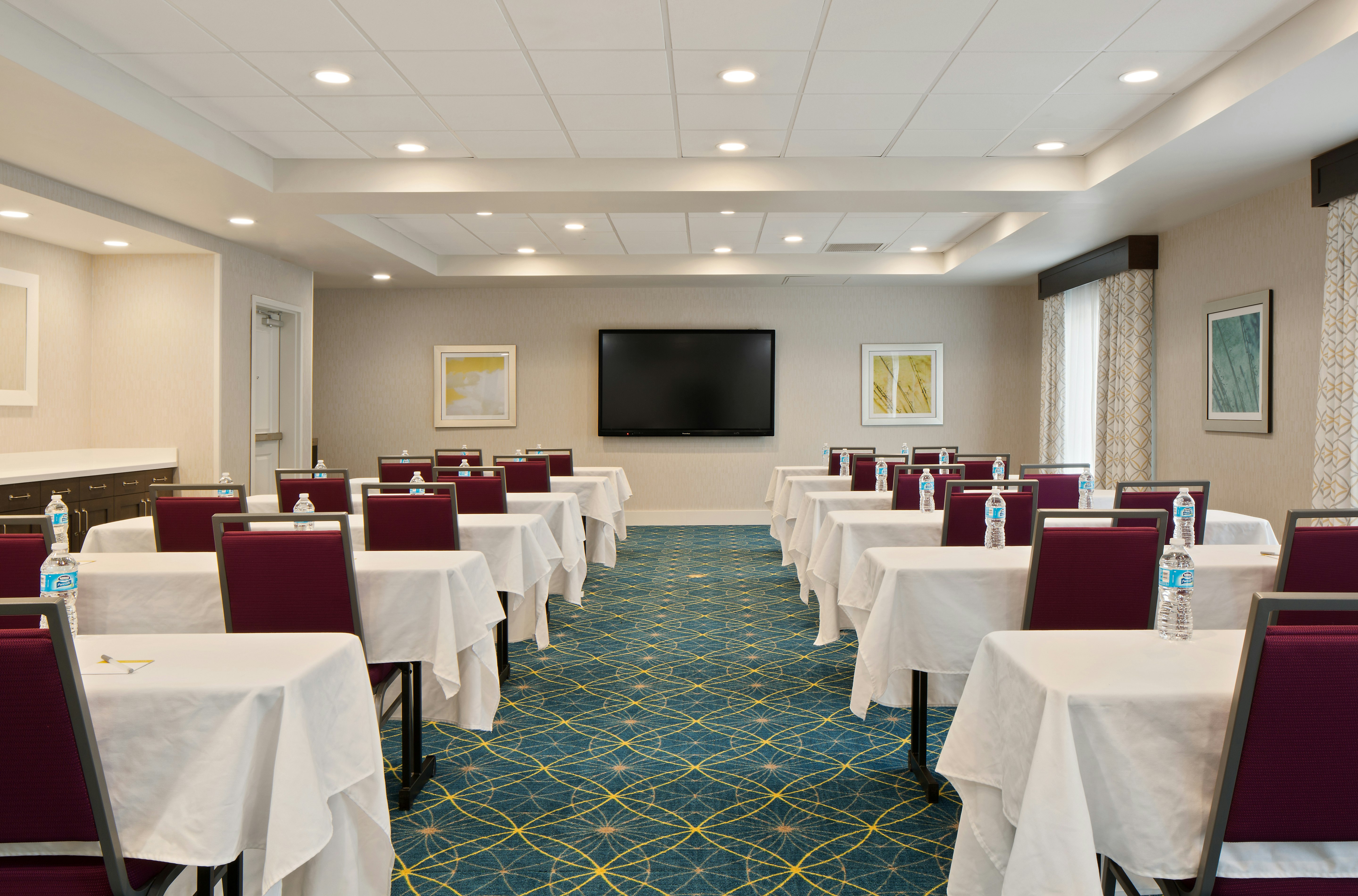 Hampton Inn & Suites-Seattle Woodinville WA 47/51