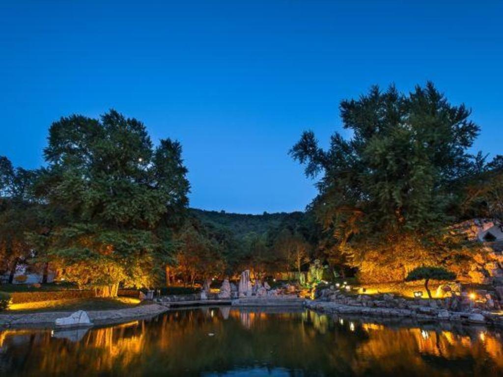 Fragrant Hill Hotel 49/60