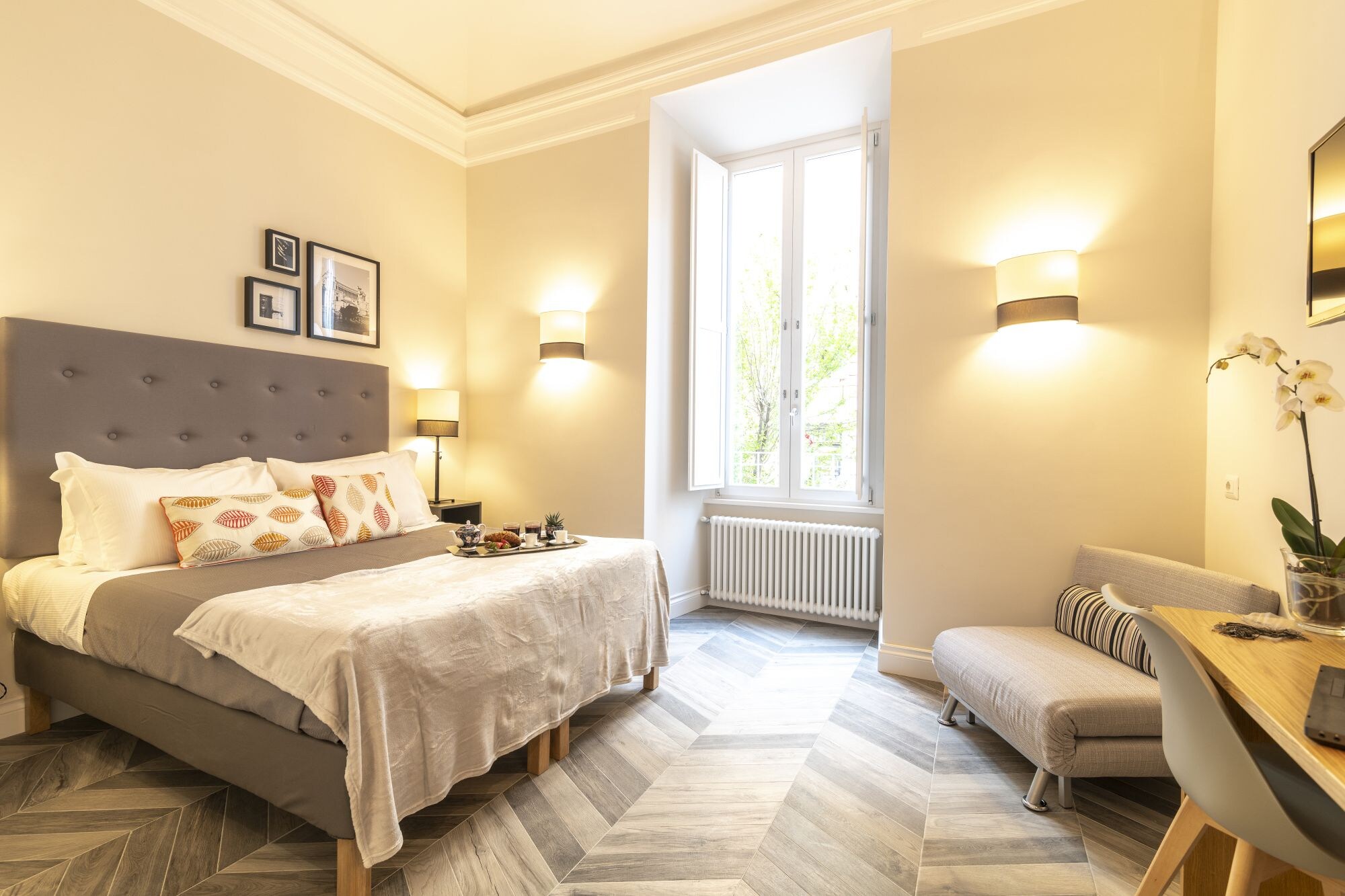 Standard, Queen Bed