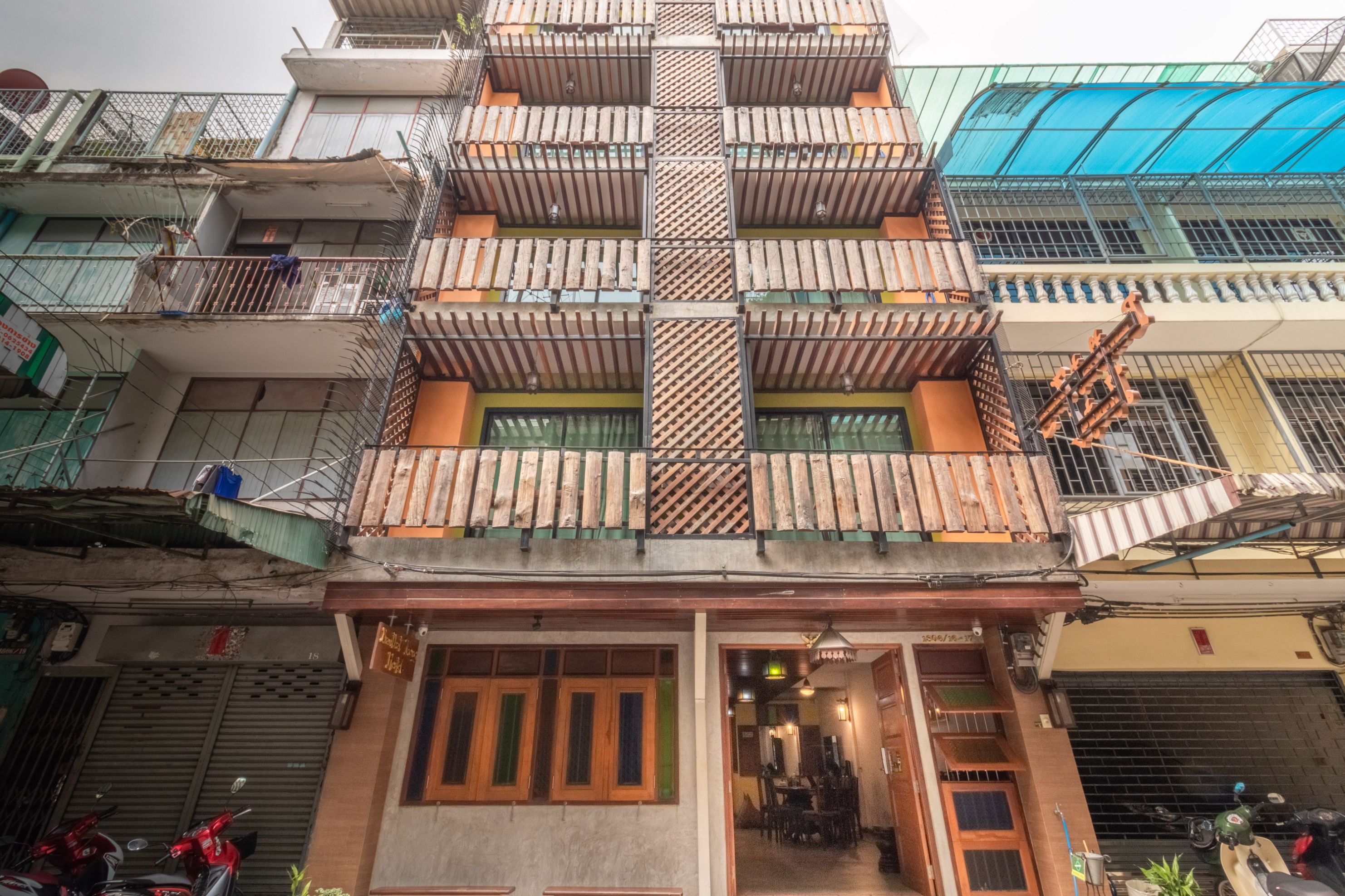 Banthat Thong Hostel 1/35