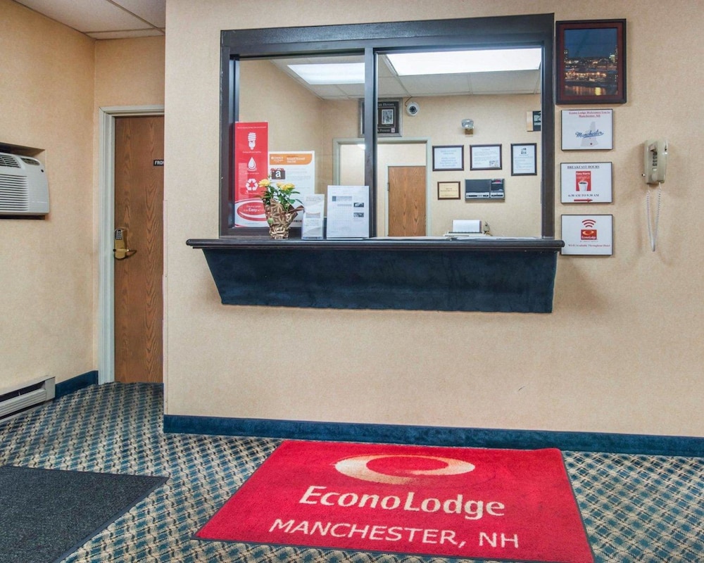 Econo Lodge Manchester, NH 20/28