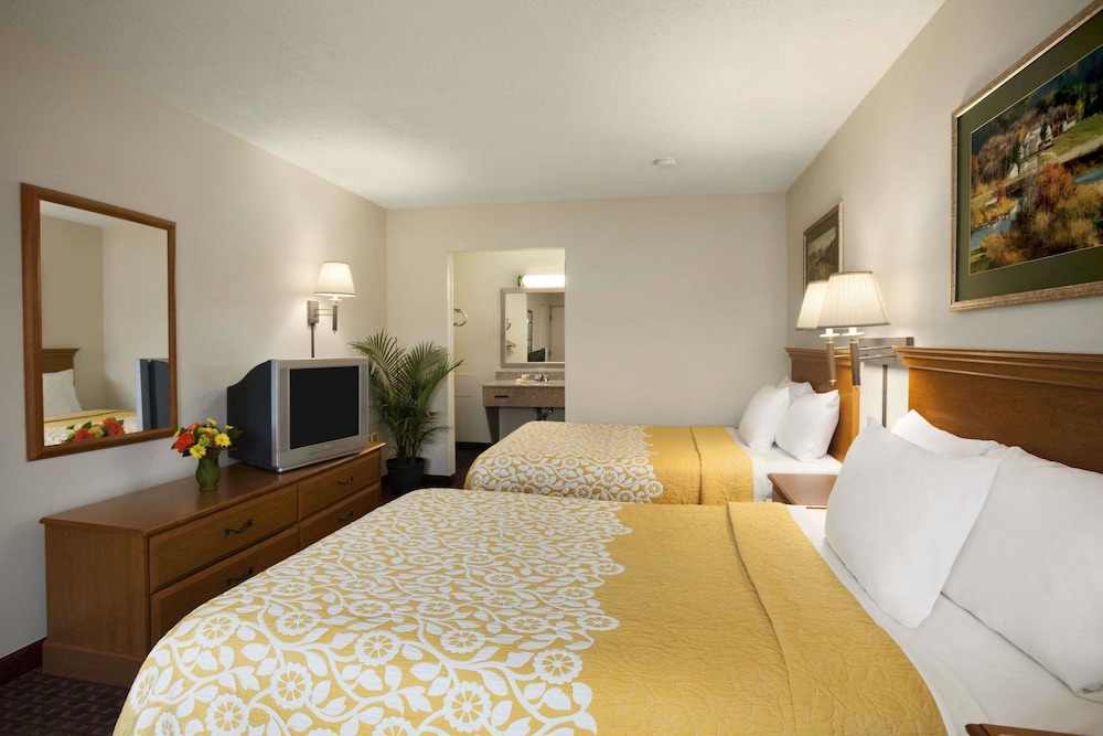 Days Inn By Wyndham Alexandria 8/19