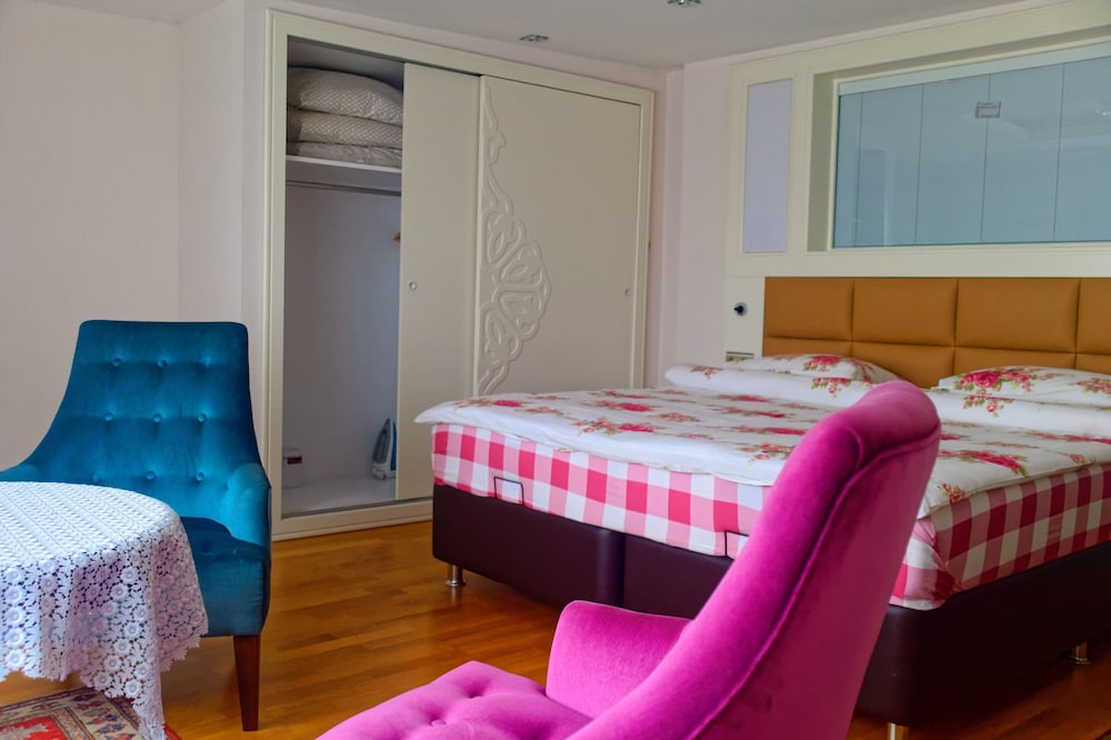 Ada Hotel 39/77