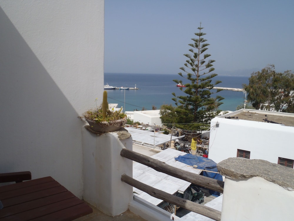 Rania Apartments Studios & Suites 5/50