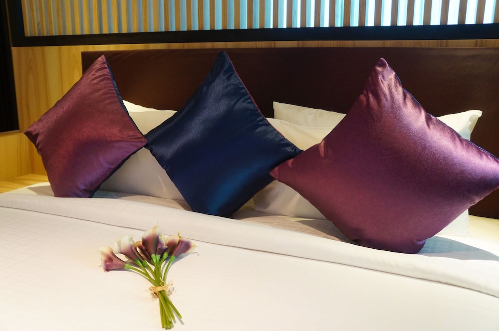 Greens Hotel And Suites 39/65