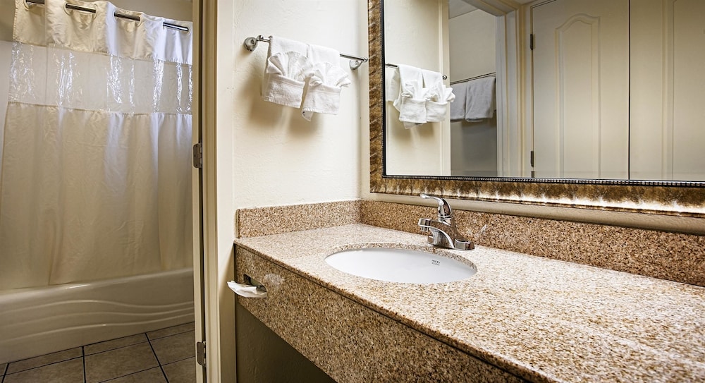 Days Inn & Suites by Wyndham Lodi 33/36