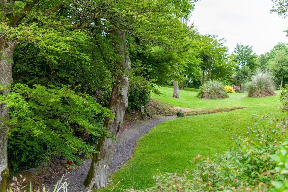 WESTLODGE HOTEL 25/34