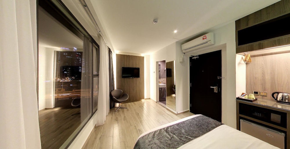 Flora by Crossroads Hotel 29/47
