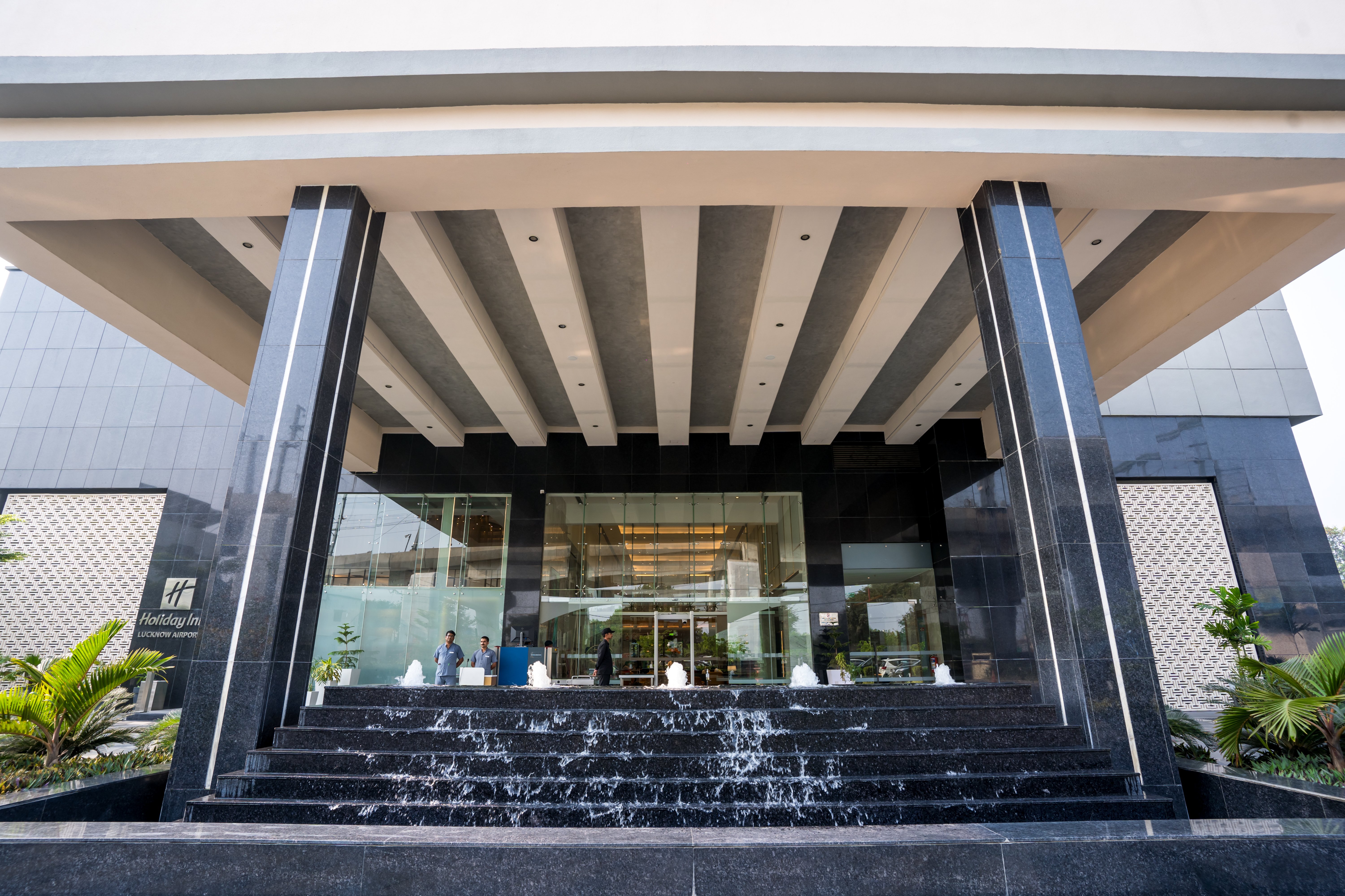 Holiday Inn Lucknow Airport 3/54