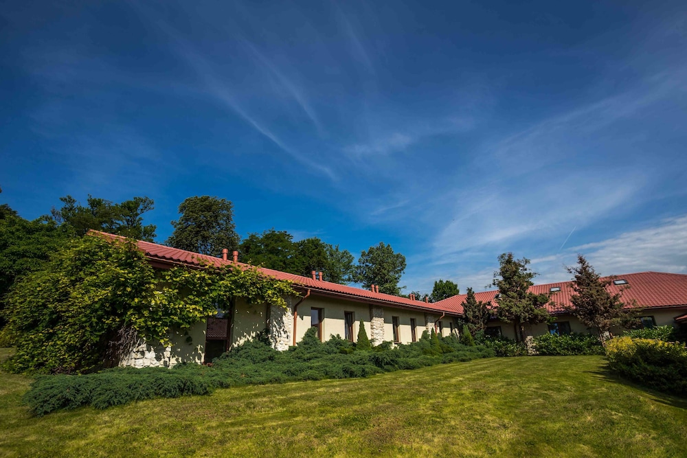 Tomaszowice Manor Estate 55/64