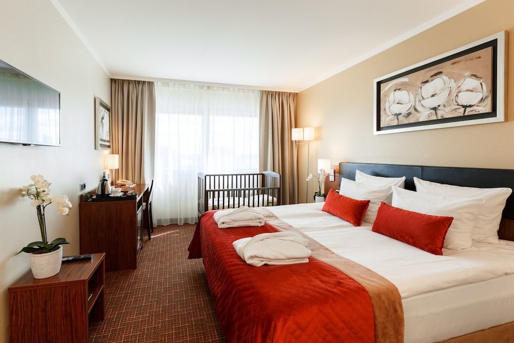 Avalon Hotel and Conferences 15/63