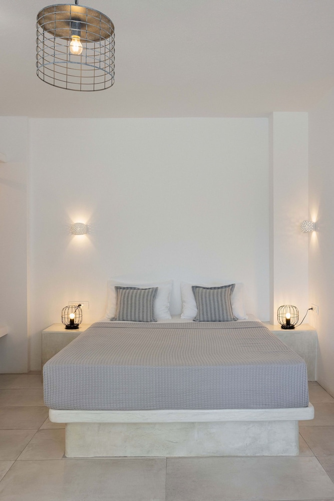 Standard, Queen Bed