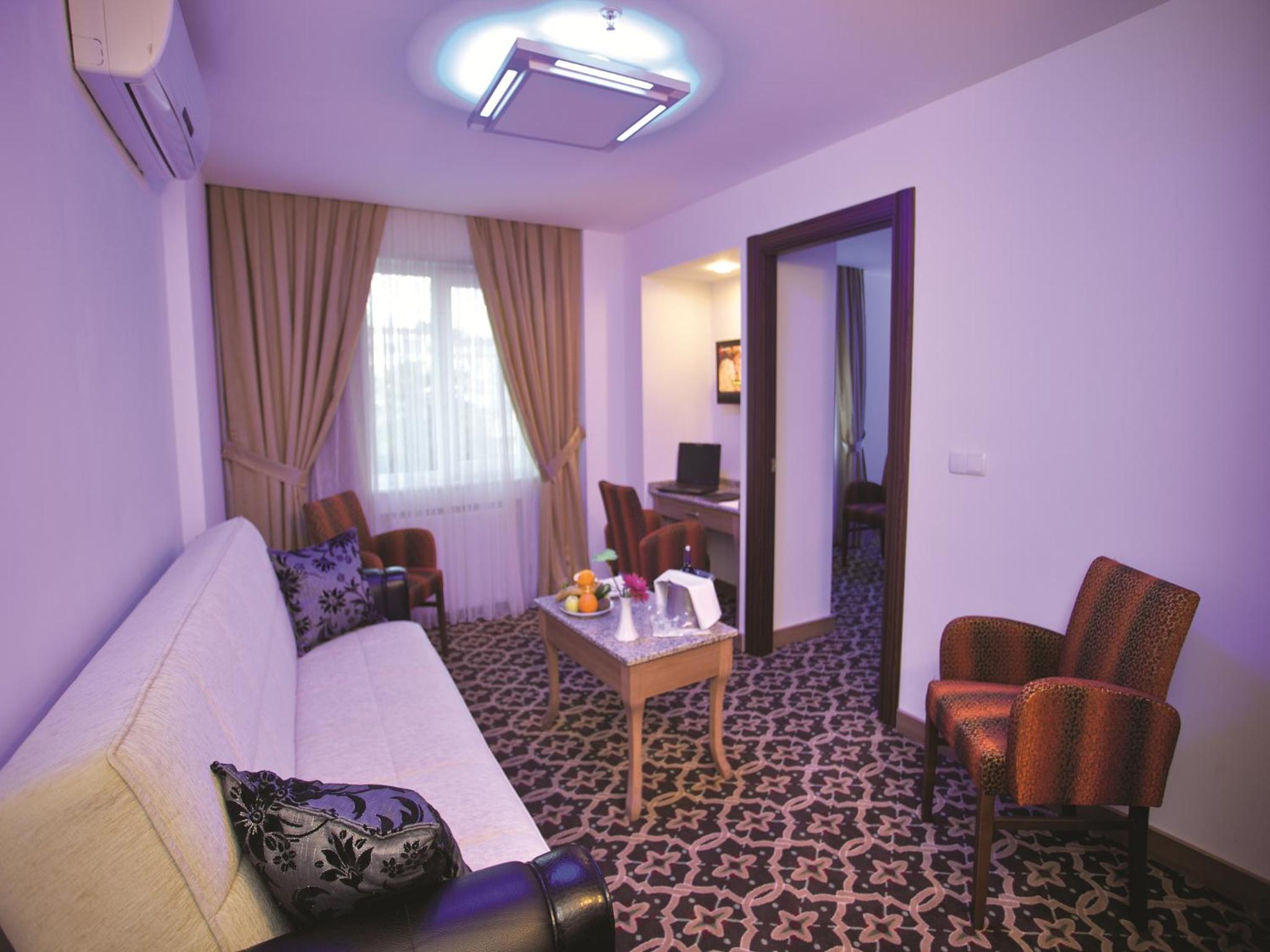 The City Hotel 24/47