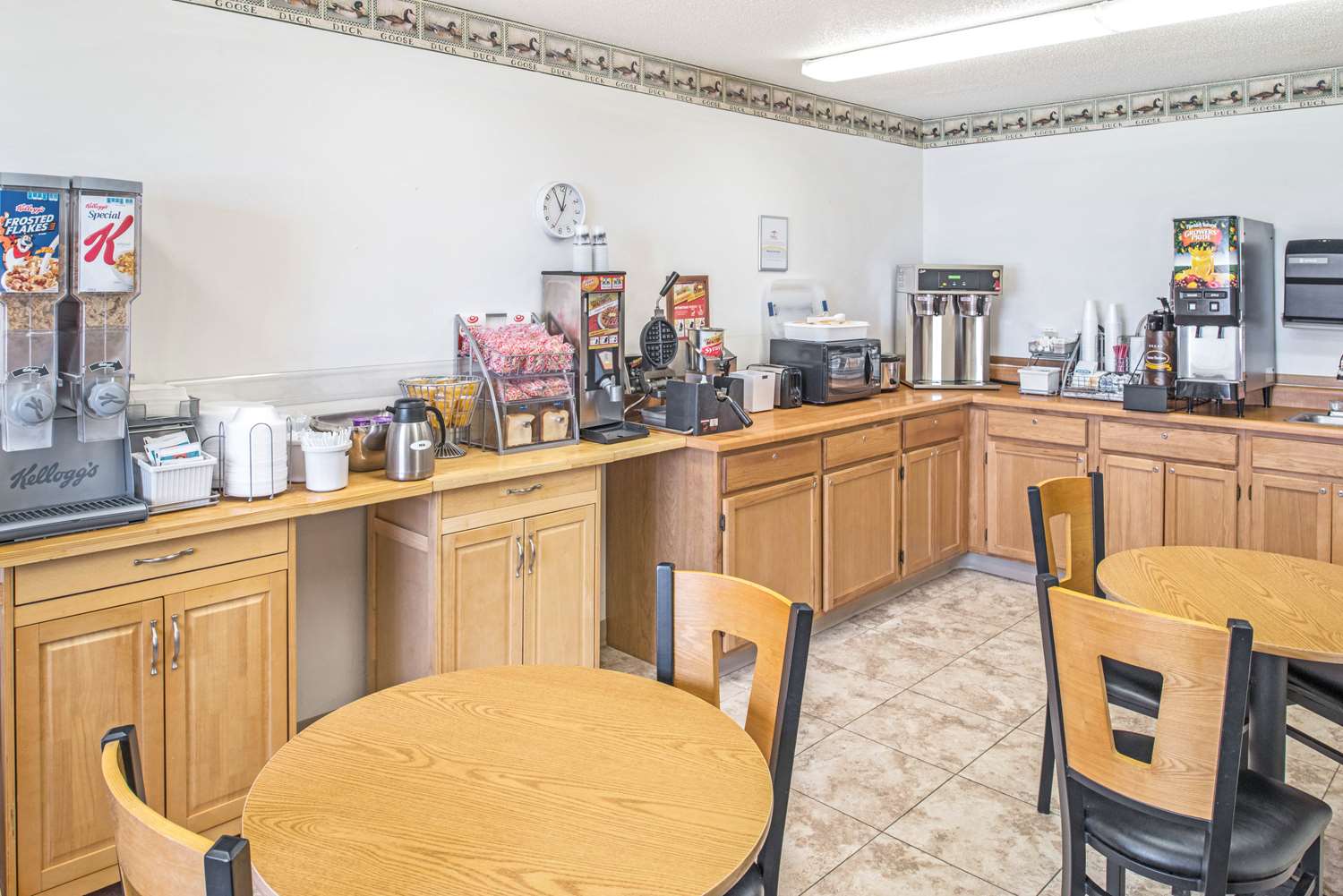 Super 8 By Wyndham Nebraska City 4/11