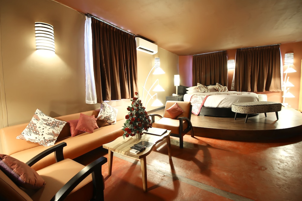 Seminyak Suites (Ex Seminyak Sky Suites by Kupu Kupu Resorts) 30/50